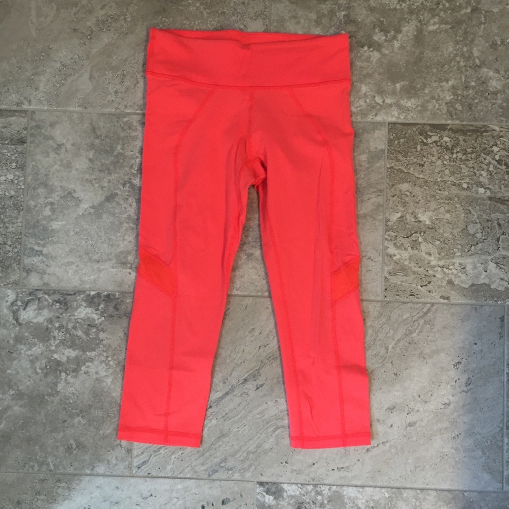 EUC Ellie cropped yoga pants